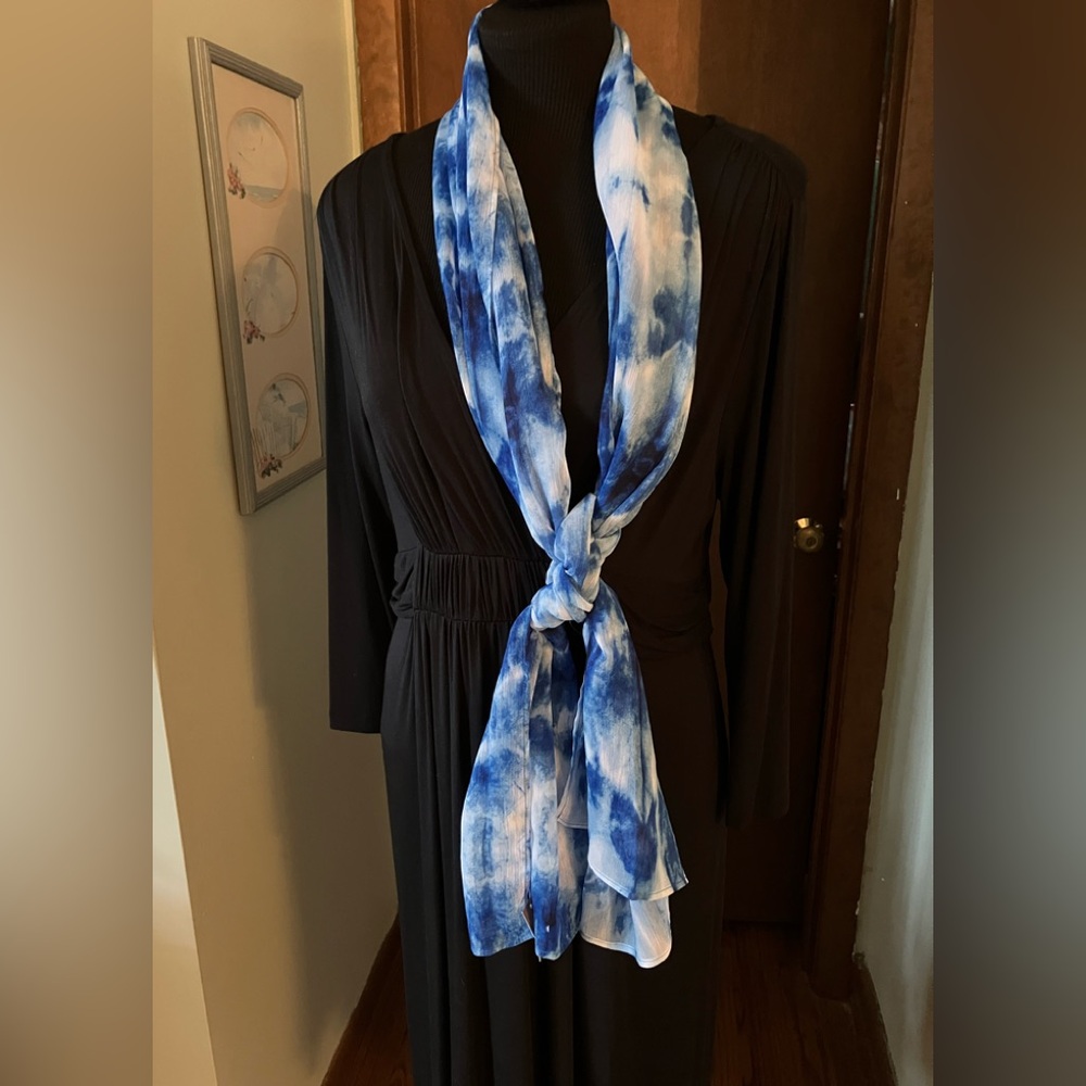 Chicos Travelers Ikat Tie Dye Pattern Lightweight Blue and White Scarf NWT
